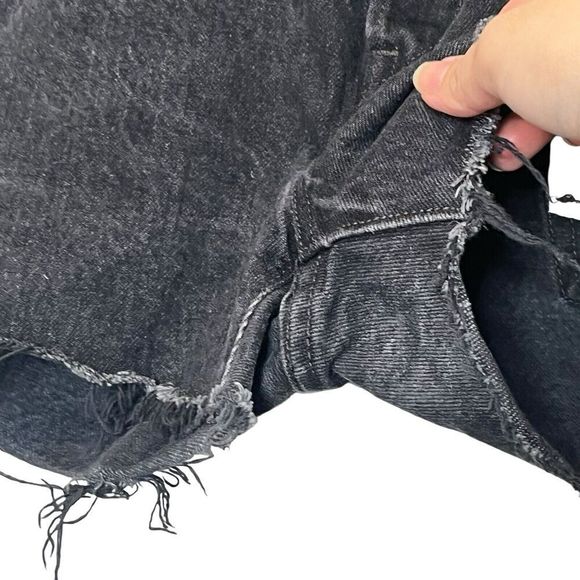 Levi’s High Rise Distressed Denim Cut Off Shorts Women’s Size 31 Black Rigid - Picture 5 of 11